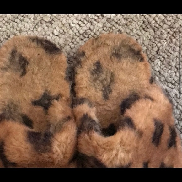 Women’s Slippers - Picture 3 of 3